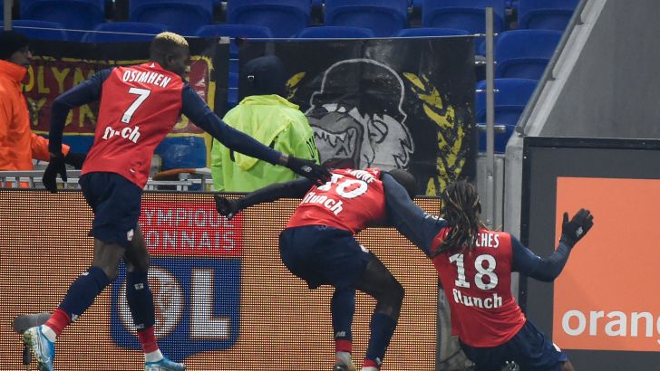 שחקני ליל חוגגים