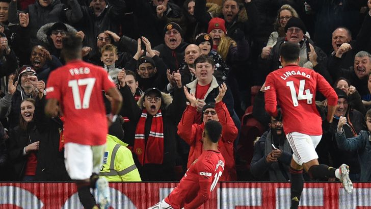 שחקני מנצ'סטר יונייטד חוגגים