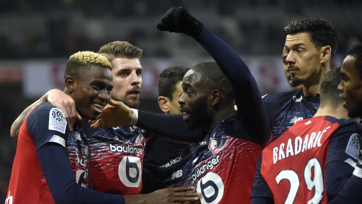 שחקני ליל חוגגים