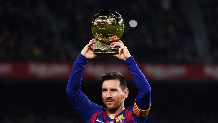 ליאו מסי עם כדור הזהב