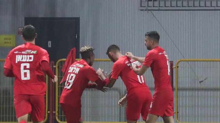 שחקני מ.ס. אשדוד חוגגים