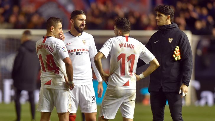 מואנס דאבור עם שחקני סביליה