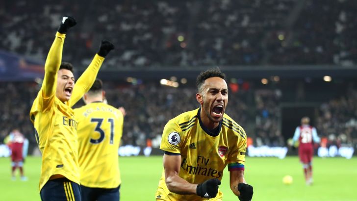 שחקני ארסנל חוגגים