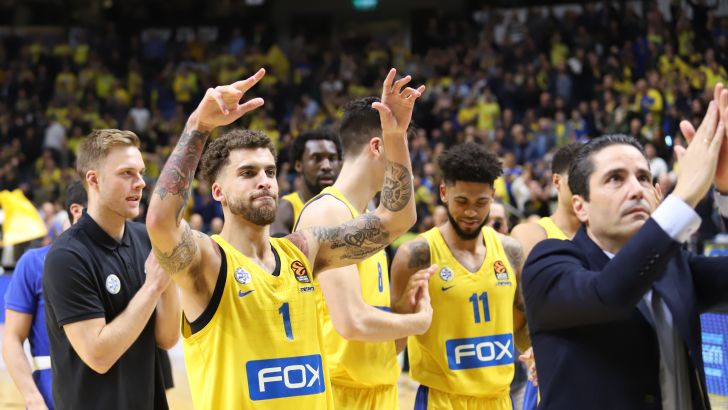 שחקני מכבי תל אביב בסיום