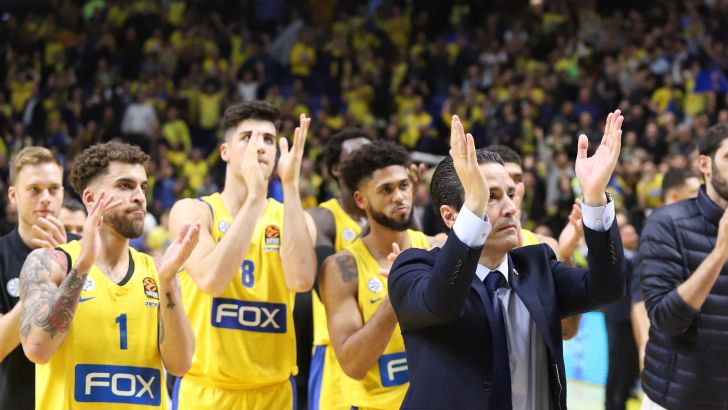 שחקני מכבי תל אביב בסיום