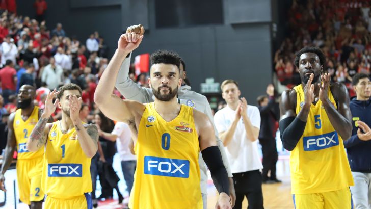 מכבי תל אביב חוגגת בסיום הדרבי