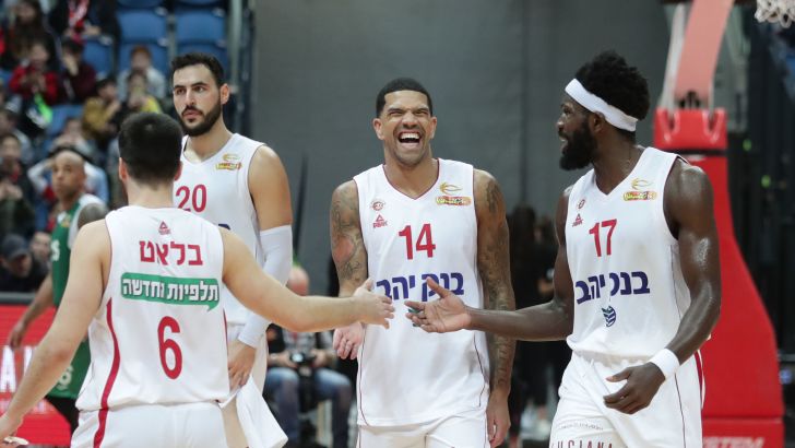 שחקני הפועל ירושלים חוגגים