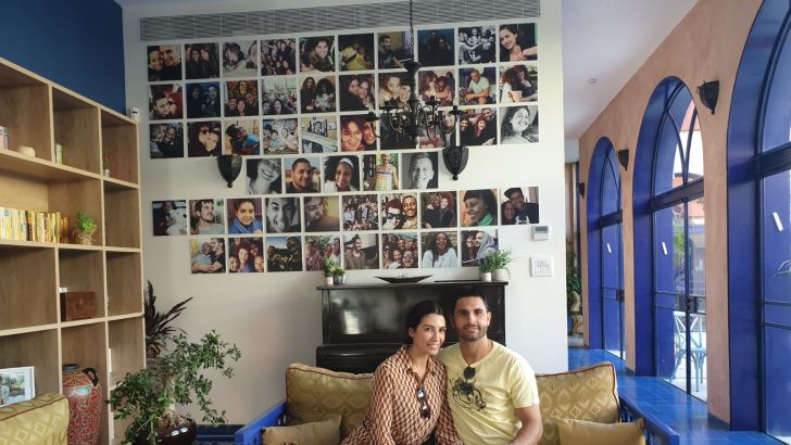 גיא חיימוב עם אשתו סינדי בבית השנטי