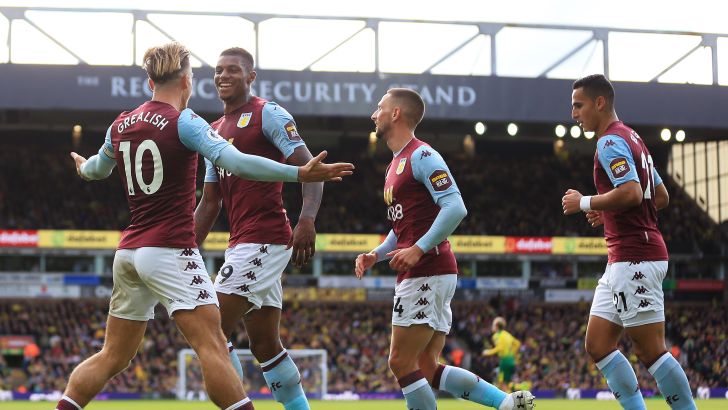 שחקני אסטון וילה חוגגים