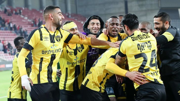 שחקני בית"ר ירושלים חוגגים