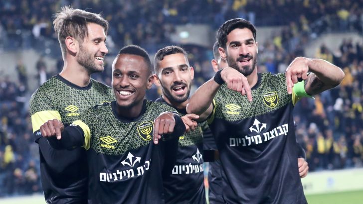 שחקני בית"ר ירושלים חוגגים