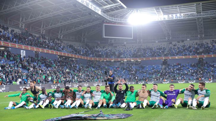 שחקני מכבי חיפה חוגגים