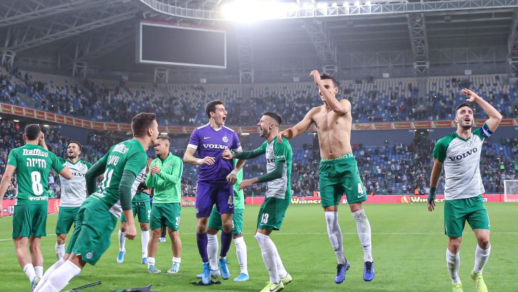 שחקני מכבי חיפה חוגגים