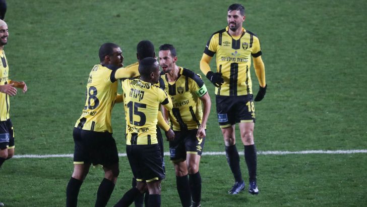 שחקני בית"ר ירושלים חוגגים