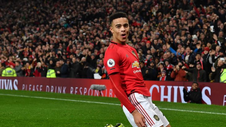 מייסון גרינווד חוגג