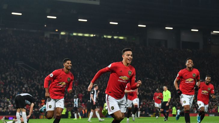 שחקני מנצ'סטר יונייטד חוגגים