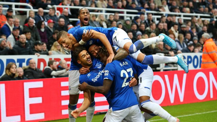 שחקני אברטון חוגגים