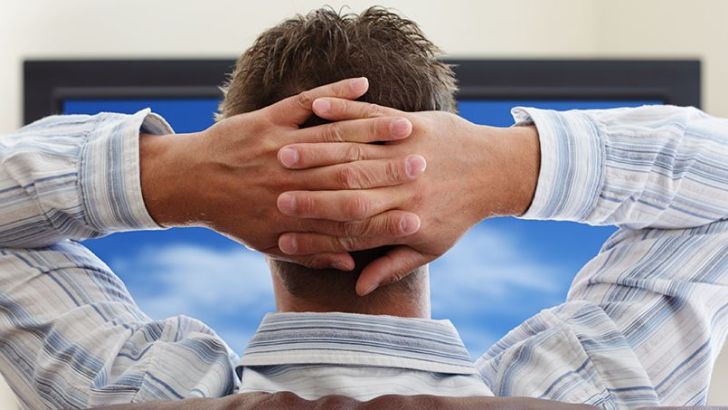 צפייה מכורסת טלוויזיה