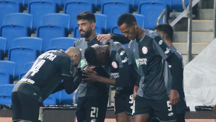 שחקני הפועל חדרה חוגגים