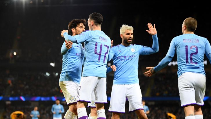 שחקני מנצ'סטר סיטי חוגגים