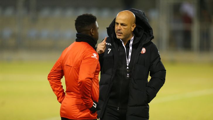 יוסי אבוקסיס, נייג'ל האסלביינק