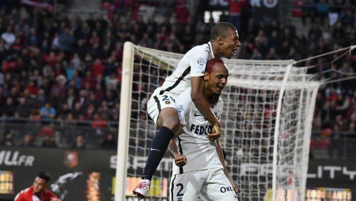 קיליאן אמבפה חוגג עם פאביניו במדי מונאקו