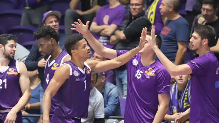 שחקני עירוני נהריה חוגגים