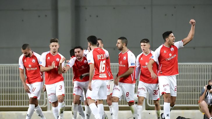 שחקני הפועל באר שבע חוגגים