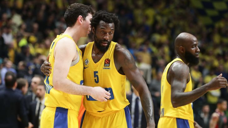 אותלו האנטר, ג'ייק כהן