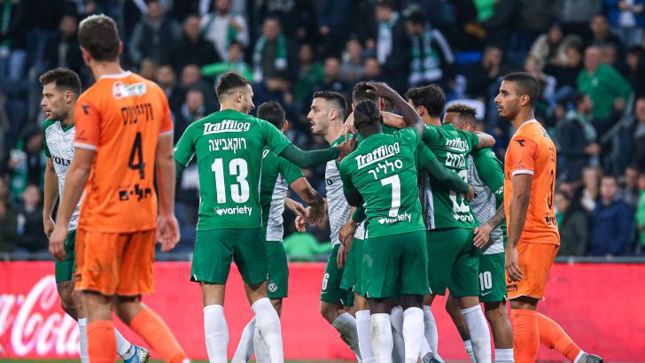 שחקני מכבי חיפה חוגגים