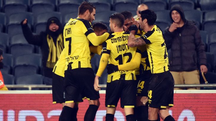 שחקני בית"ר ירושלים חוגגים