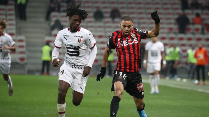 אדוארדו קמאבינגה שומר על אלייש קלוד מאוריס