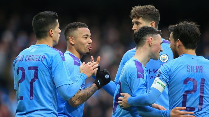 שחקני מנצ'סטר סיטי חוגגים