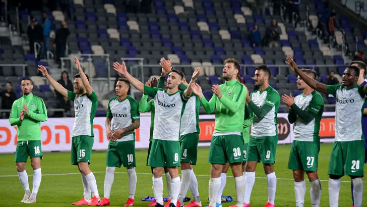 שחקני מכבי חיפה חוגגים