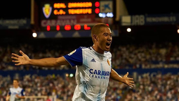 שינג'י קגאווה חוגג