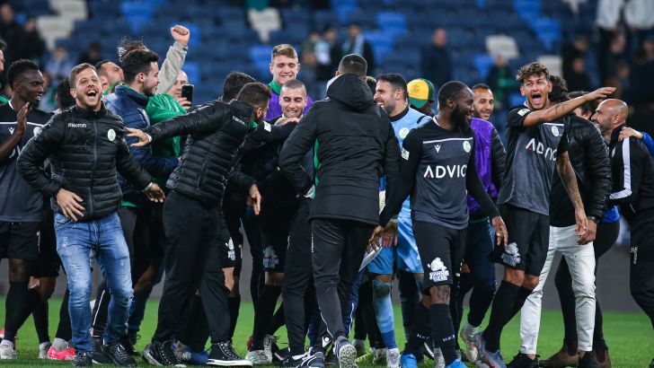 שחקני הפועל כפר סבא חוגגים