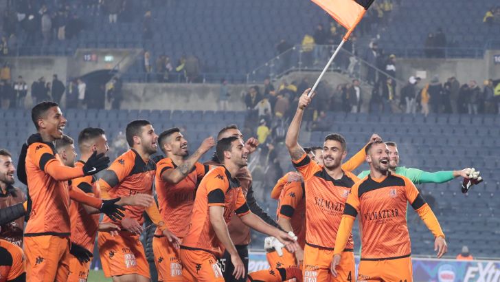 שחקני בני יהודה חוגגים