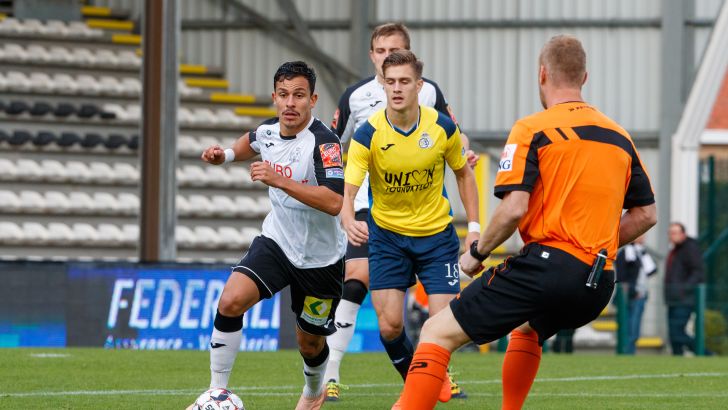 רנאן ארייאס (משמאל)