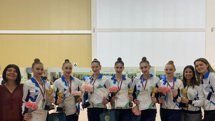 בנות הנבחרת והמאמנות