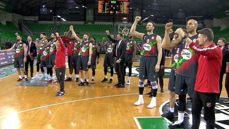 שחקני קרשיאקה חוגגים