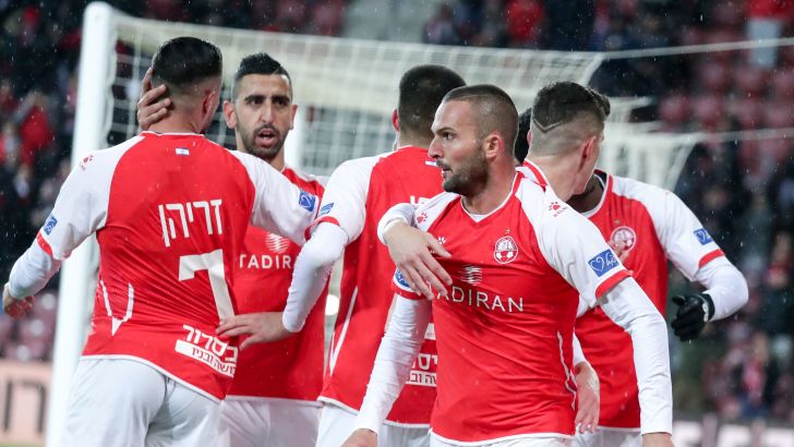 שחקני הפועל באר שבע חוגגים