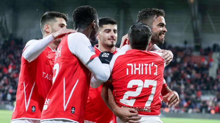 שחקני הפועל באר שבע חוגגים