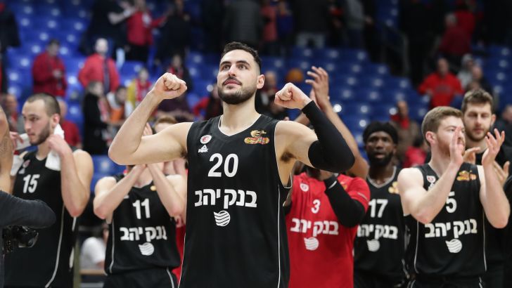 עידן זלמנסון ושחקני הפועל ירושלים חוגגים