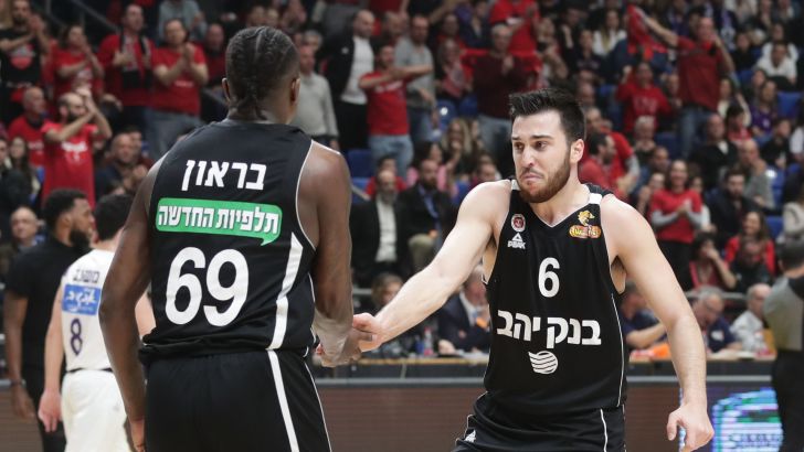 ג'ייקובן בראון, תמיר בלאט