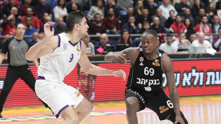 ג'ייקובן בראון, איתי שגב