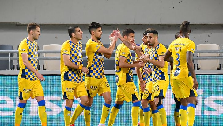 שחקני מכבי תל אביב חוגגים