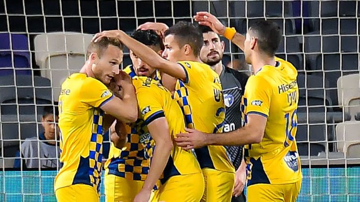 שחקני מכבי תל אביב חוגגים