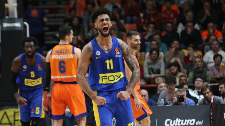 טיילר דורסי חוגג