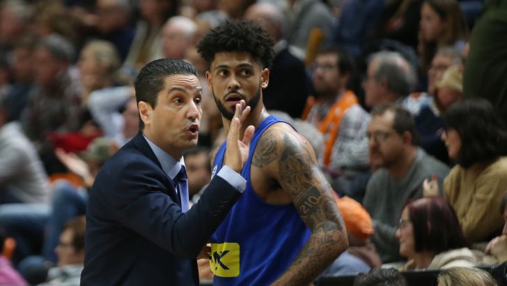 טיילר דורסי, יאניס ספרופולוס