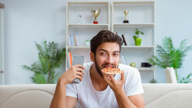 לאכול פיצה. אפשר גם כשמתאמנים